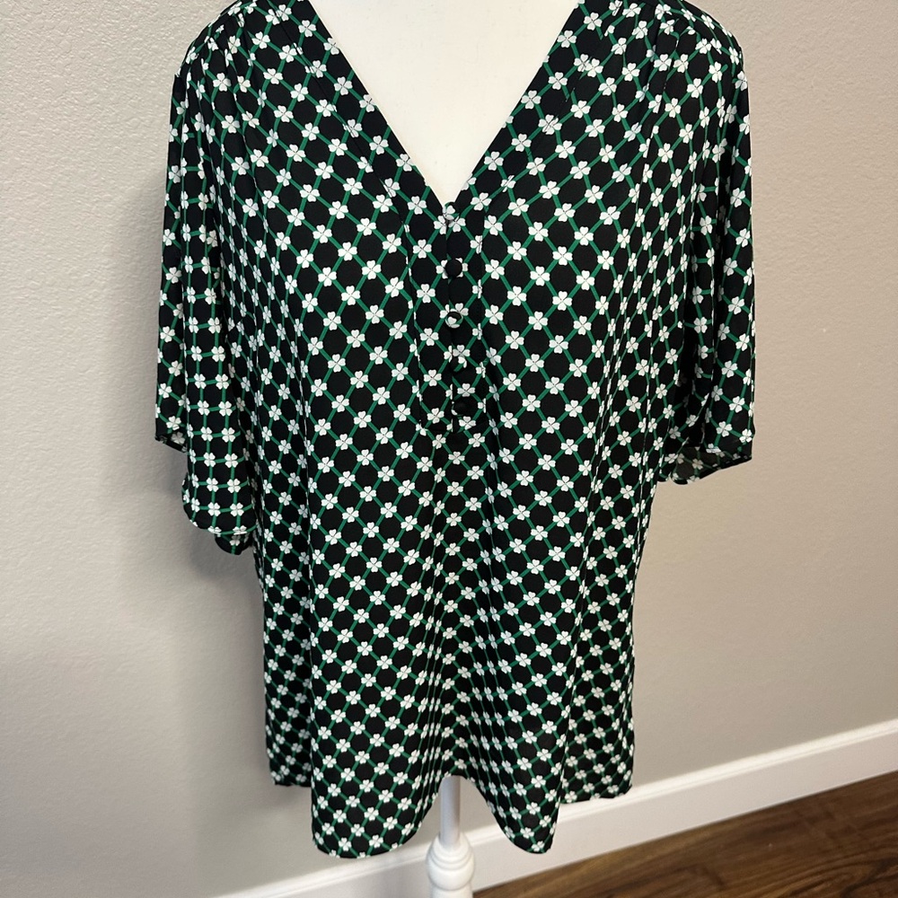 Express Blouse with front buttons and flutter sleeves